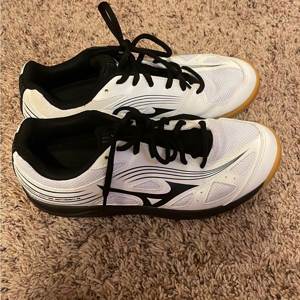 Mizuno women’s volleyball athletic shoes